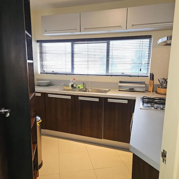 Spacious Two Bedroom In South Kensington Londres