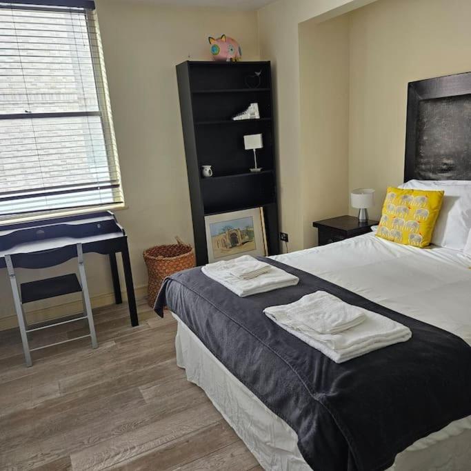 Spacious Two Bedroom In South Kensington Londres