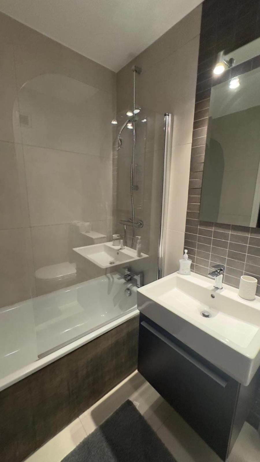 Spacious Two Bedroom In South Kensington Apartamento Londres